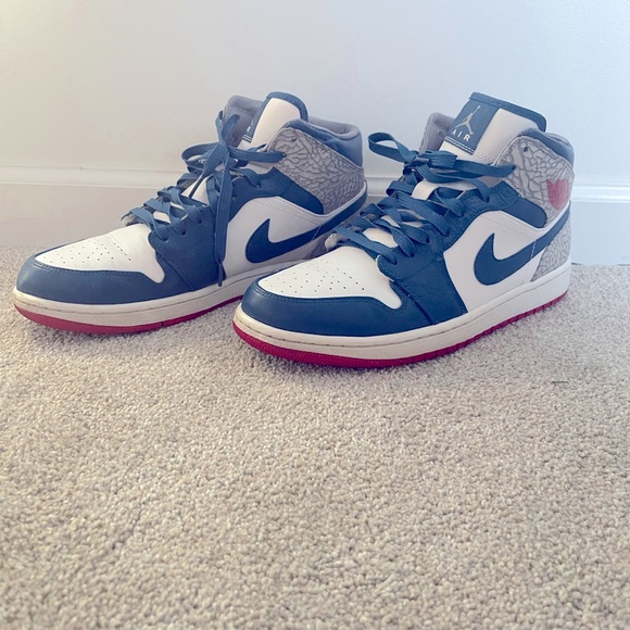 Air Jordan 1 Retro Mid True Blue size 10.5 🔴🔵⚪️ - Picture 3 of 7